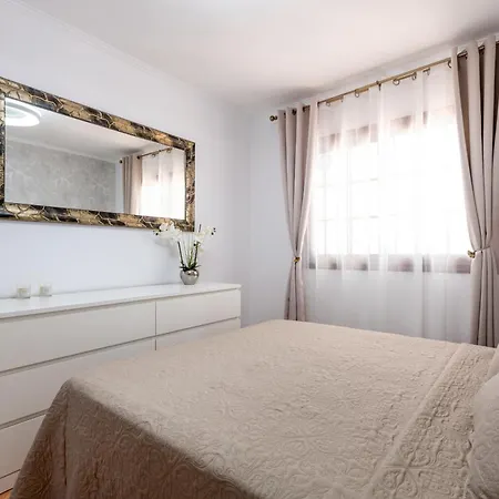 Oasis San Eugenio By Altamar Homes 아데제