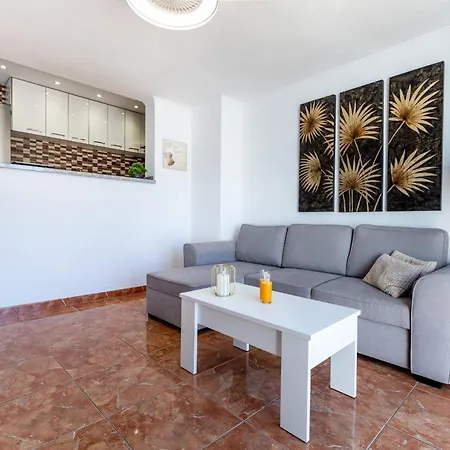 Oasis San Eugenio By Altamar Homes 아파트 아데제