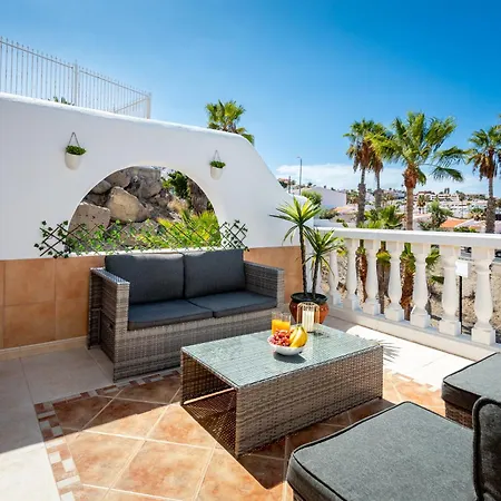 아파트 Oasis San Eugenio By Altamar Homes 아데제